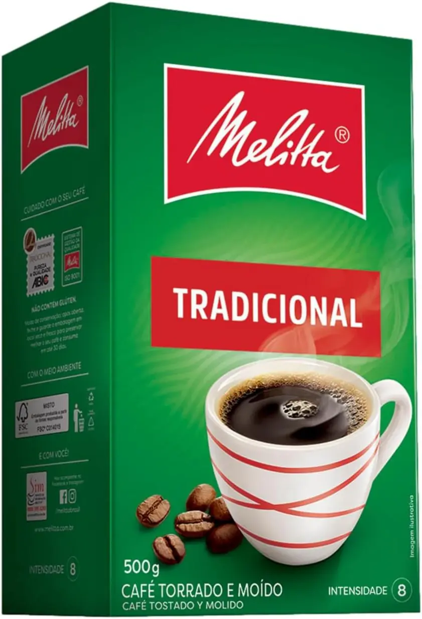 Café Melitta Vácuo 500g com xícara de café e grãos.