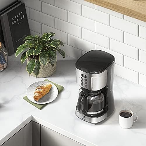 Cafeteira Electrolux ECM30: Vale a Pena Comprar? Review Completo 3 Cafeteira Electrolux ECM30 - painel digital programável
