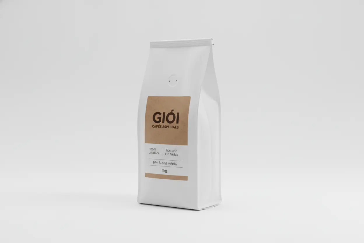 Giói Café Especial 1kg Blend Média em embalagem branca e marrom.
