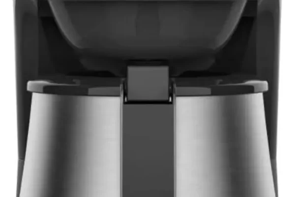 Cafeteira elétrica Electrolux ECM22 com jarra de aço inox e acabamento em aço inoxidável escovado.