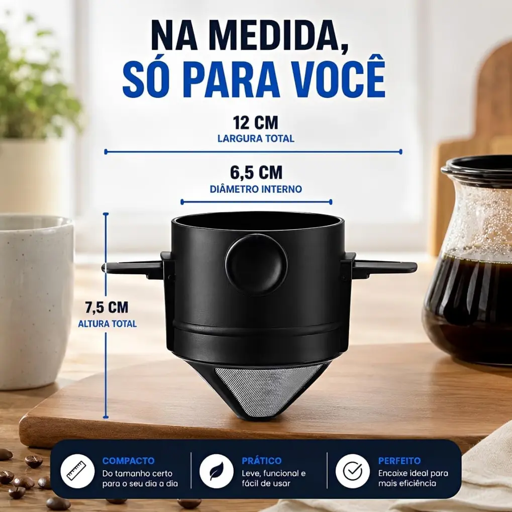 Mini Filtro Café Individual Dobrável Portátil Reutilizável em Aço Inox encaixado em uma xícara, com café sendo coado.