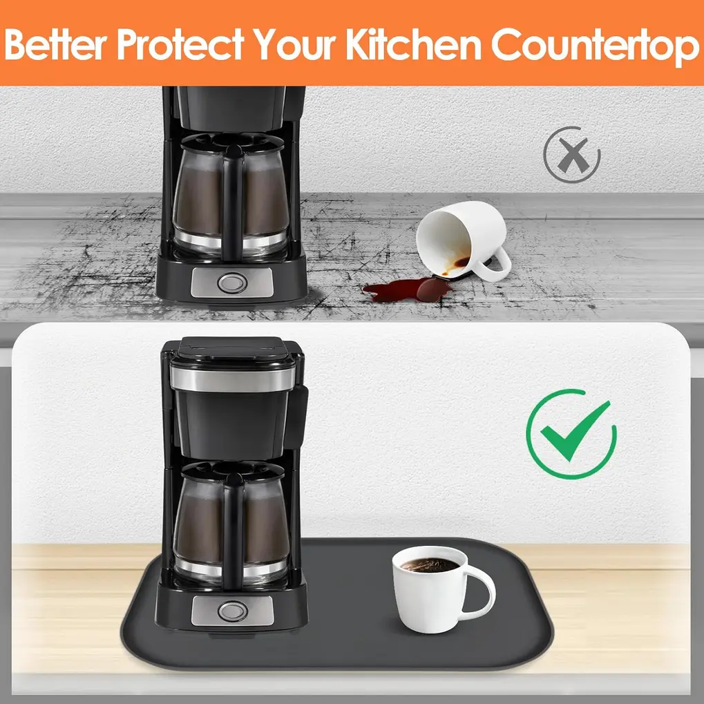 Máquina de café expresso preta sobre o tapete de silicone TOHONFOO na bancada