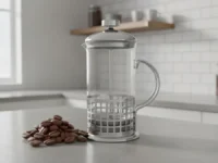 Imagem em um novo cenário gerado por IA - Cafeteira Prensa Francesa